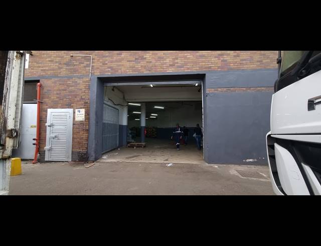 420M² WAREHOUSE TO LET IN CONGELLA